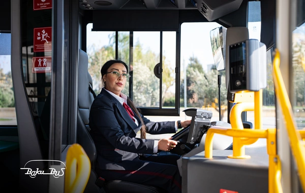 Bakubusın ilk qadın sürücüləri sükan arxasında!