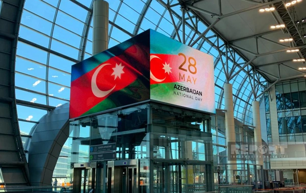 Azərbaycanın Müstəqillik Günü münasibətilə Domodedovo hava limanında xüsusi proyeksiya edilib