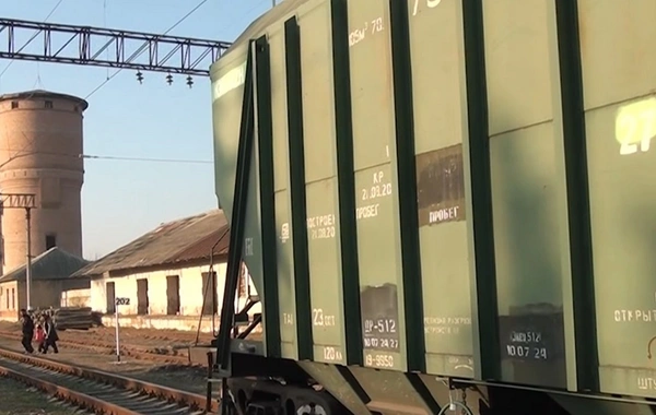 Yaxınlaşanda gördüm ki, uşaqların biri yerdədir: Kürdəmirdə doqquzuncu sinif şagirdini dəmir yolunda cərəyan vurdu