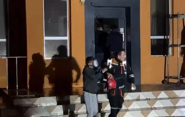 Bina sakini: "Yanğının mənbəyi restoran olub, üç gün əvvəl ustanı döyüblər"