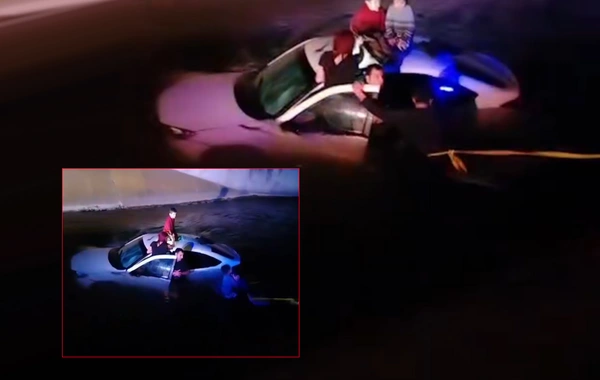 Avtomobil kanala aşdı: İkisi azyaşlı olmaqla dörd nəfərin XİLASEDİLMƏ GÖRÜNTÜLƏRİ