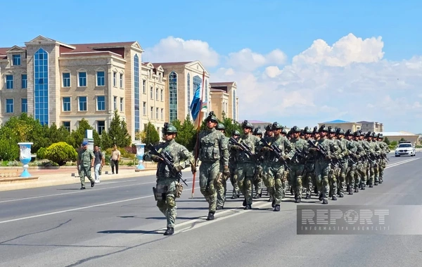 Naxçıvanda hərbi orkestrin müşayiəti ilə yürüş keçirilib