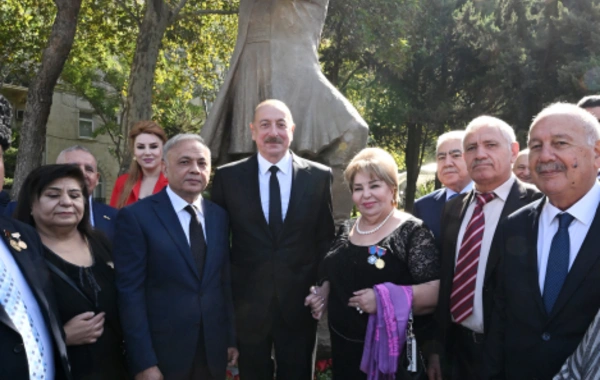 Prezident İlham Əliyev Bakıda Aşıq Ələsgərin abidəsinin açılışında iştirak edib