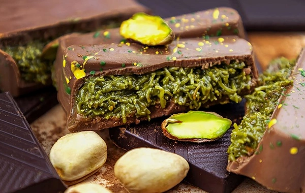 Paxlavadan ilhamlanan hamilə qadının kəşfi - Dubay şokoladının resepti