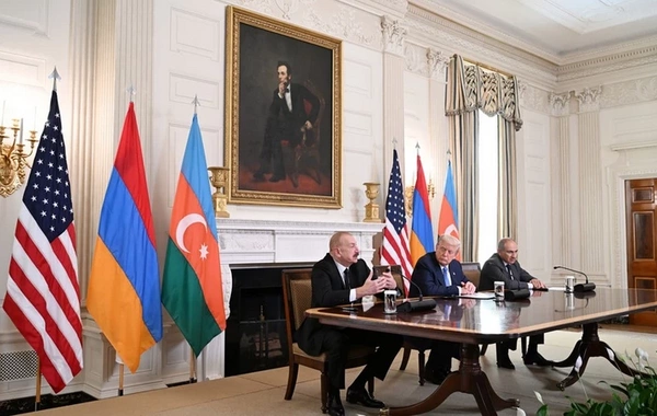 Трамп поделился публикацией со встречи с лидерами Азербайджана и Армении