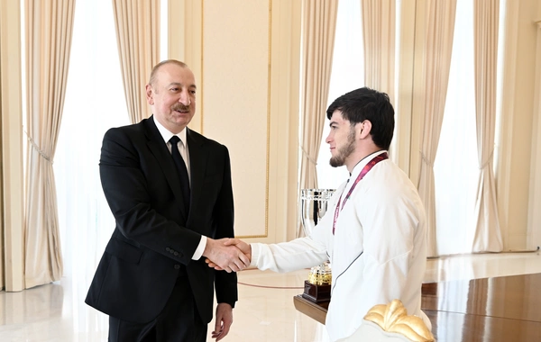 İlham Əliyev Avropa çempionatında komanda hesabında çempion olan güləşçiləri qəbul edib