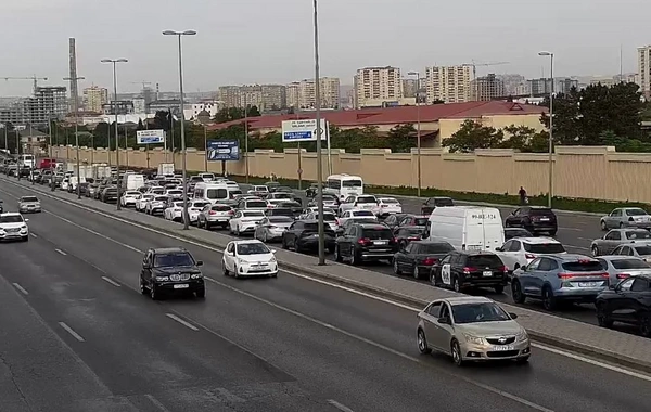 Bakıda üç istiqamətdə tıxac yaranıb