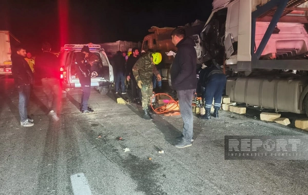Azərbaycanda ağır yol QƏASI: İki yük maşını toqquşdu, sürücülərdən biri öldü
