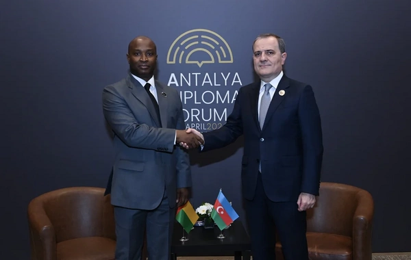 Ceyhun Bayramov Qvineya-bisaulu həmkarı ilə görüşüb