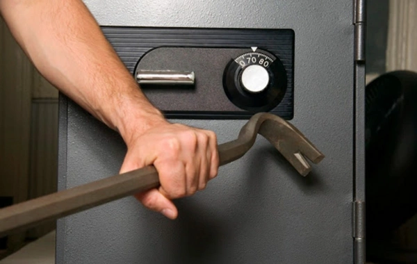 Süni intellektlə ana və qızını aldadıb seyfi oğurladılar - MƏHKƏMƏ