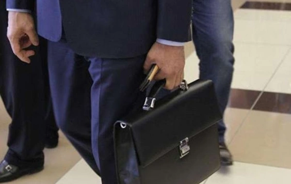 Azərbaycanda QƏRİBƏ OLAY: Qızı şikayət etdi, direktorun 100 minlik yeyintisi üzə çıxdı