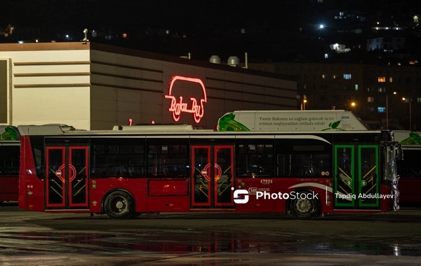 Bir manat veririk, ayaq üstə gedirik - Sərnişinlər gileylənirlər