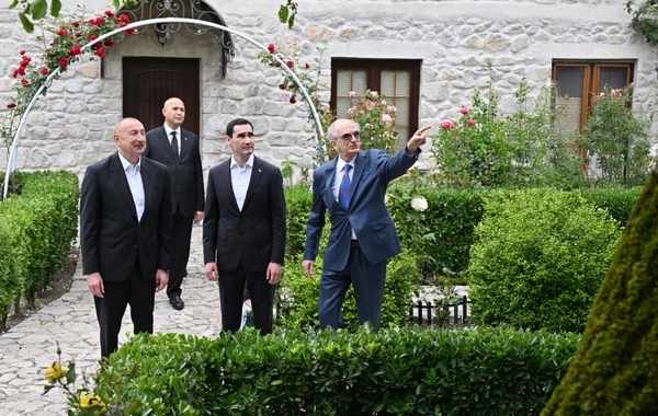İlham Əliyev və Sərdar Berdiməhəmmədov Şuşada Bülbülün ev-muzeyində olublar