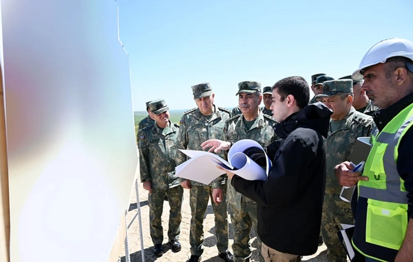 Zakir Həsənov azad edilən ərazilərdə hərbi hissələrdə görülən işlərlə tanış olub