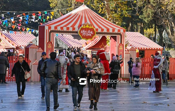 Волшебство новогоднего Баку: фоторепортаж с улиц праздничного города