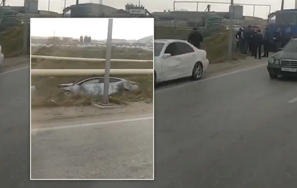 Серьезное ДТП на Балаханской дороге: автомобиль вылетел с трассы