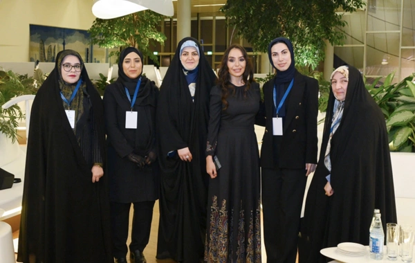 Leyla Əliyeva "Mənim dənizlərim, mənim okeanlarım" sərgisini ziyarət edib