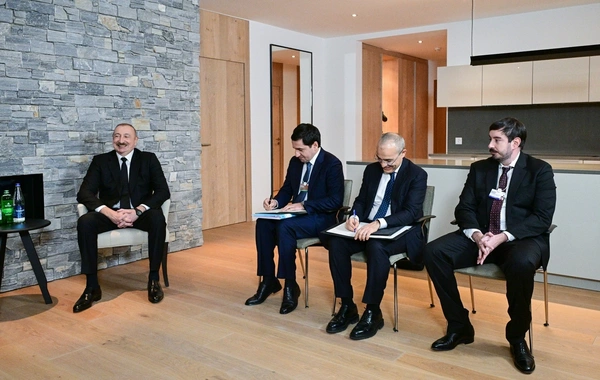 Prezident İlham Əliyev Davosda Qətərin Baş naziri və xarici işlər naziri ilə görüşüb