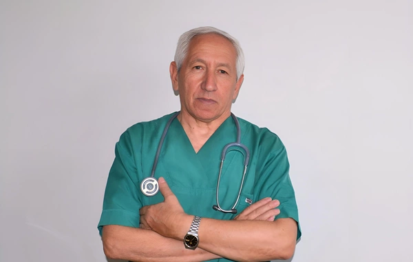 Azyaşlının ölümündə təqsirləndirilən həkimə hökm oxundu