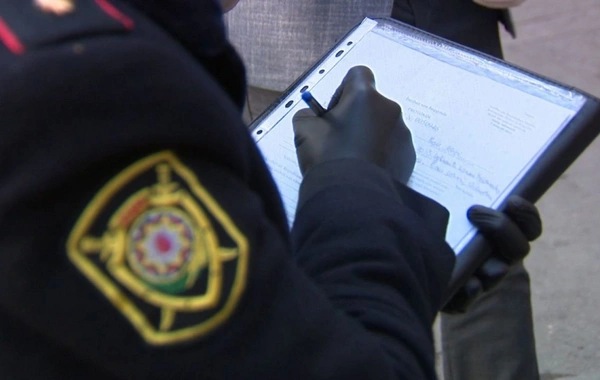 Bayraq Meydanında "Mustang"la avtoşluq edən biznesmen HƏBS OLUNDU