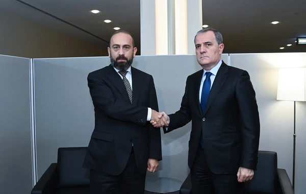 Bayramov və Mirzoyan iki ölkə arasında nəqliyyat infrastrukturunun açılmasını müzakirə edib