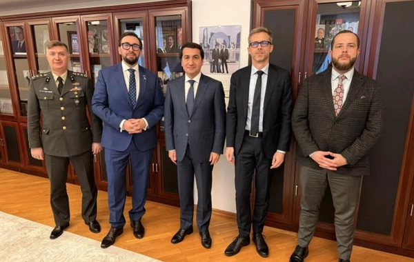 Hikmət Hacıyev Aleksandr Vinnikovla görüşüb