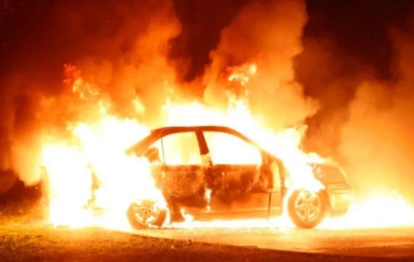 В Баку водитель заживо сгорел в автомобиле
