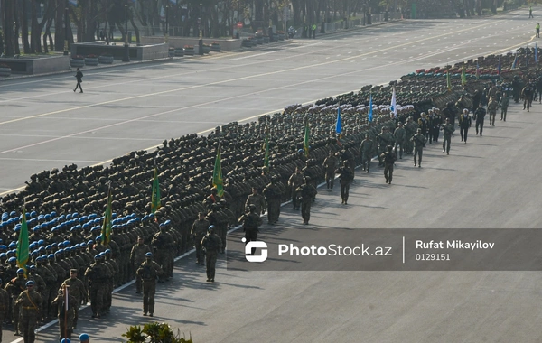 Bakıdakı hərbi paraddan maraqlı FOTOLAR