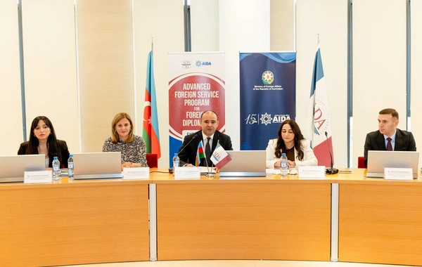 Azərbaycanda 17 ölkənin 19 diplomatı ixtisasartırma kursunu bitirib
