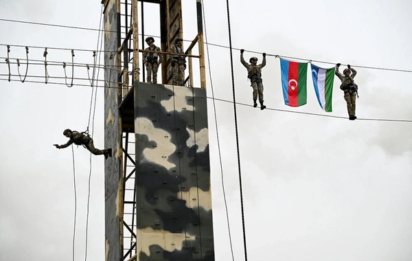 Закир Гасанов и военная делегация Узбекистана посетили воинскую часть коммандос