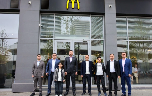 McDonald"s Azərbaycan dünya çempionu olan gənc karateçini dəstəklədi