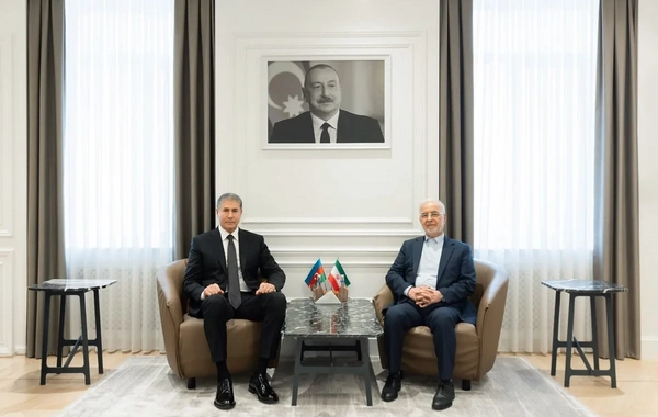 Vilayət Eyvazov iranlı həmkarı ilə görüşüb