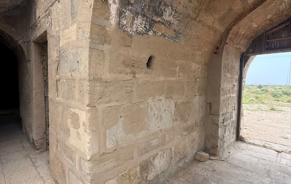 Qaradağda tarixi karvansaraya qanunsuz müdaxilənin qarşısı alınıb, araşdırma aparılır