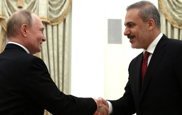 Putin Türkiyənin xarici işlər naziri Fidanla görüşüb