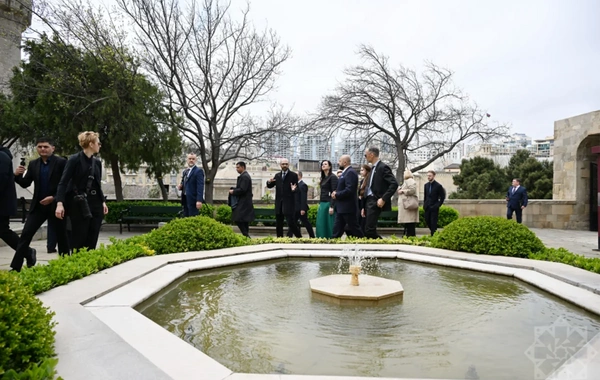 Litvanın Baş naziri İnqa Ruqiniene İçərişəhərlə tanış olub