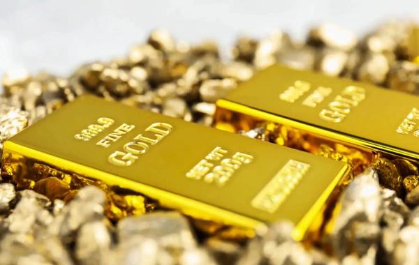 Золото дешевеет на фоне переговоров США и Ирана