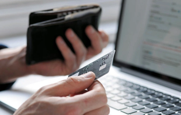 Bank kartlarında olan pullarımız təhlükədə: Onları necə qoruyaq?