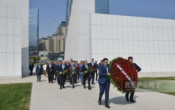 Коллектив МИД Азербайджана посетил Парк Победы