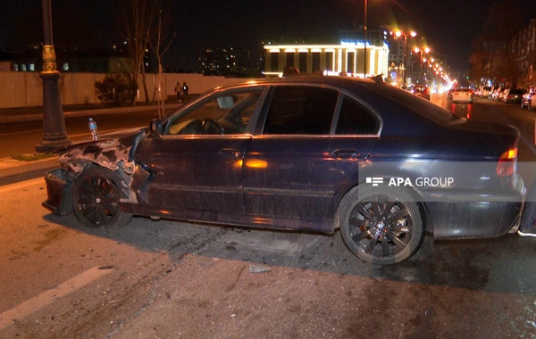 Bakıda iki avtomobil toqquşub, xəsarət alan var - FOTO
