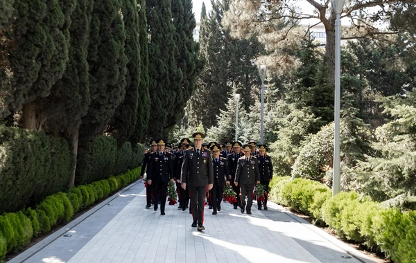 DİN-in şəxsi heyəti Ulu Öndər Heydər Əliyevin məzarını ziyarət edib