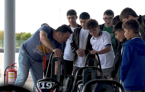Porsche Azərbaycandan uşaqlarla unudulmaz kartinq günü