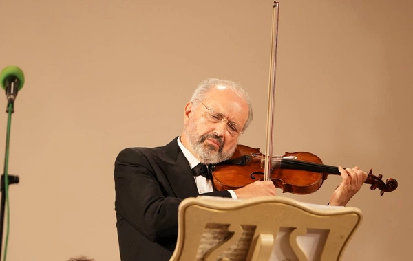 Dmitri Sitkovetski Bakıda atasının xatirəsinə həsr olunmuş konsert proqramı ilə çıxış etdi