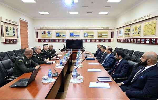 BƏƏ ilə Azərbaycan arasında hərbi əməkdaşlıq məsələsi müzakirə olunub