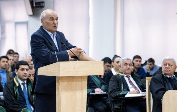 Məhkəmədə zərərçəkmiş şəxs Madat Babayanı tanıdı: O, "sən türksən" deyib məni təpiklədi