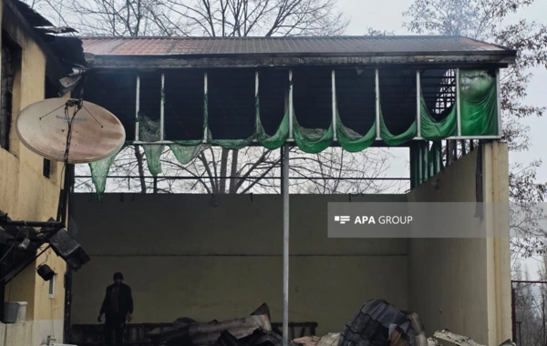 Tovuzda iki mərtəbəli ev yanıb