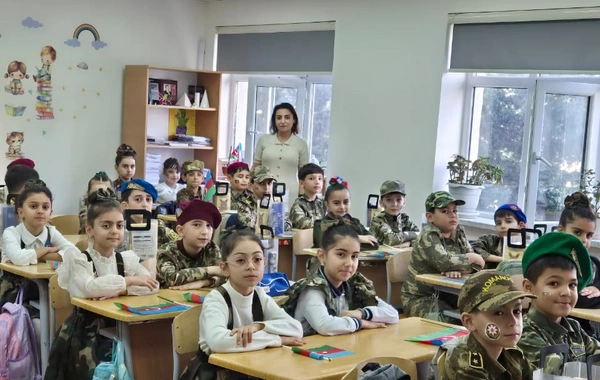 Xırdalanda məktəb-liseydə Zəfər günü ilə bağlı tədbir