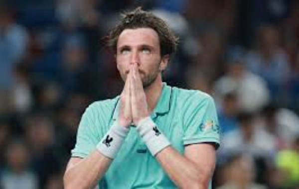 World No. 54 Rinderknech collapsed due to cramps at the award ceremony in Shanghai