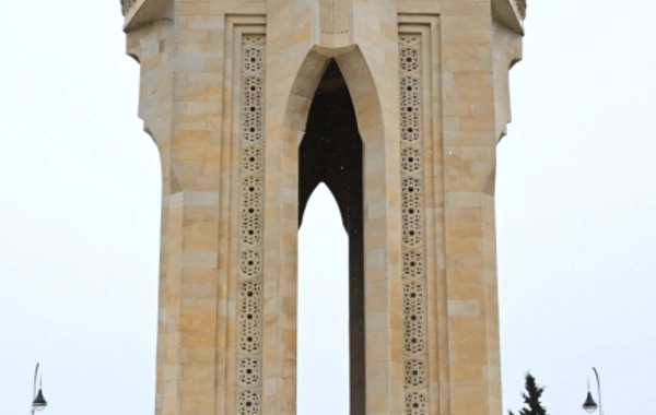 ABŞ Vitse-prezidenti və həyat yoldaşı Şəhidlər xiyabanını ziyarət ediblər