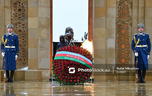 Azərbaycanda 20 Yanvar şəhidlərinin xatirəsi bir dəqiqəlik sükutla yad olunub