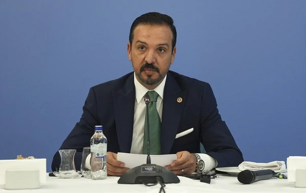 Ərdoğanın müavini Ana harayı abidəsini ziyarət edib